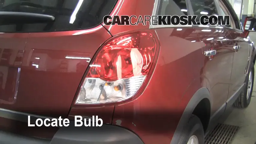 2008 Saturn Vue XE 2.4L 4 Cyl. Luces Luz de freno (reemplazar foco)